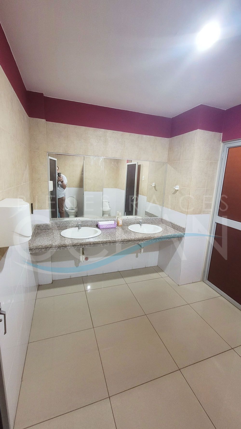 SE VENDE Y ALQUILA AMPLIO LOCAL DE EVENTOS CON EXCELENTE UBICACION EN CDLA ITALIANA - SALINAS - Imagen 18