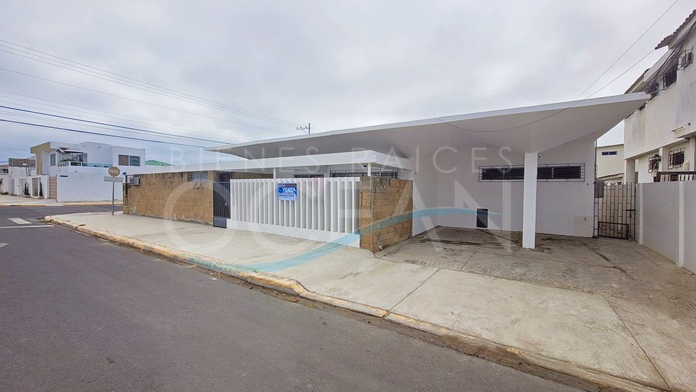 SE VENDE ESPECTACULAR CASA DE OPORTUNIDAD CON AMPLIOS ESPACIOS UBICADA EN SALINAS A POCOS PASOS DE LA PLAYA DE CHIPIPE