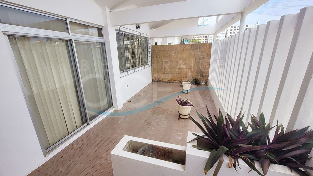 SE VENDE ESPECTACULAR CASA DE OPORTUNIDAD CON AMPLIOS ESPACIOS UBICADA EN SALINAS A POCOS PASOS DE LA PLAYA DE CHIPIPE - Imagen 3