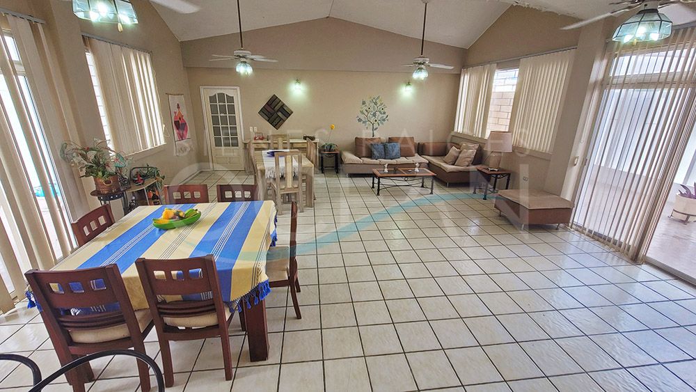 SE VENDE ESPECTACULAR CASA DE OPORTUNIDAD CON AMPLIOS ESPACIOS UBICADA EN SALINAS A POCOS PASOS DE LA PLAYA DE CHIPIPE - Imagen 10