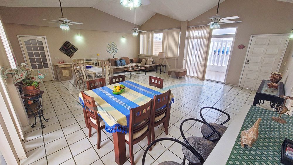 SE VENDE ESPECTACULAR CASA DE OPORTUNIDAD CON AMPLIOS ESPACIOS UBICADA EN SALINAS A POCOS PASOS DE LA PLAYA DE CHIPIPE - Imagen 9