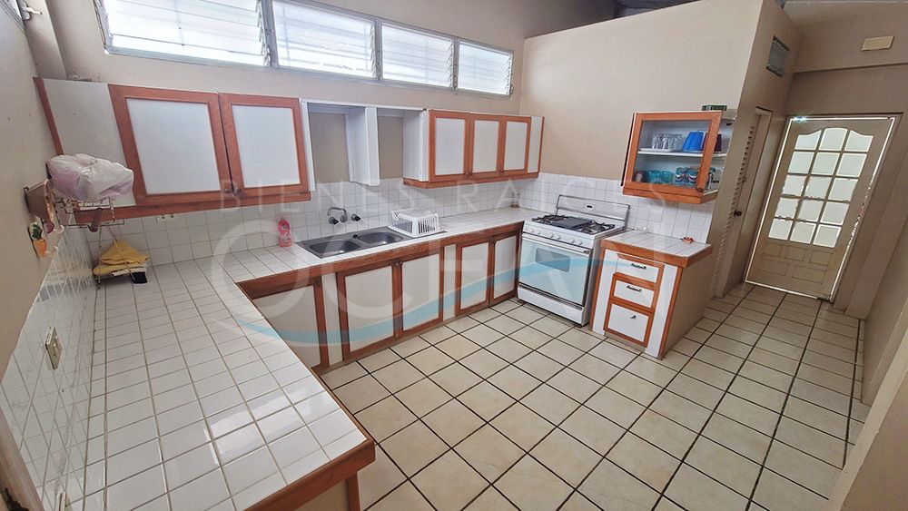 SE VENDE ESPECTACULAR CASA DE OPORTUNIDAD CON AMPLIOS ESPACIOS UBICADA EN SALINAS A POCOS PASOS DE LA PLAYA DE CHIPIPE - Imagen 14