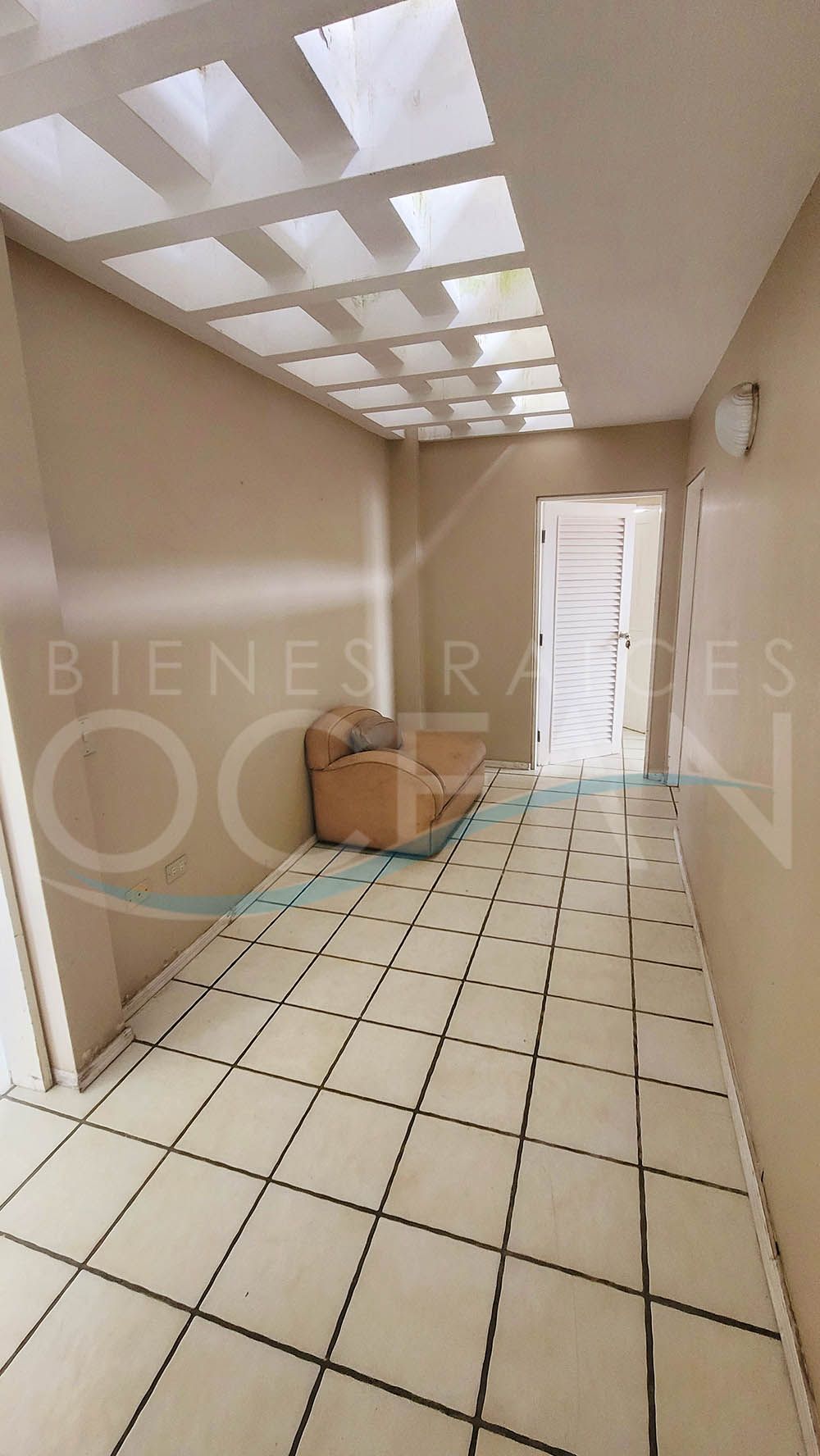 SE VENDE ESPECTACULAR CASA DE OPORTUNIDAD CON AMPLIOS ESPACIOS UBICADA EN SALINAS A POCOS PASOS DE LA PLAYA DE CHIPIPE - Imagen 16