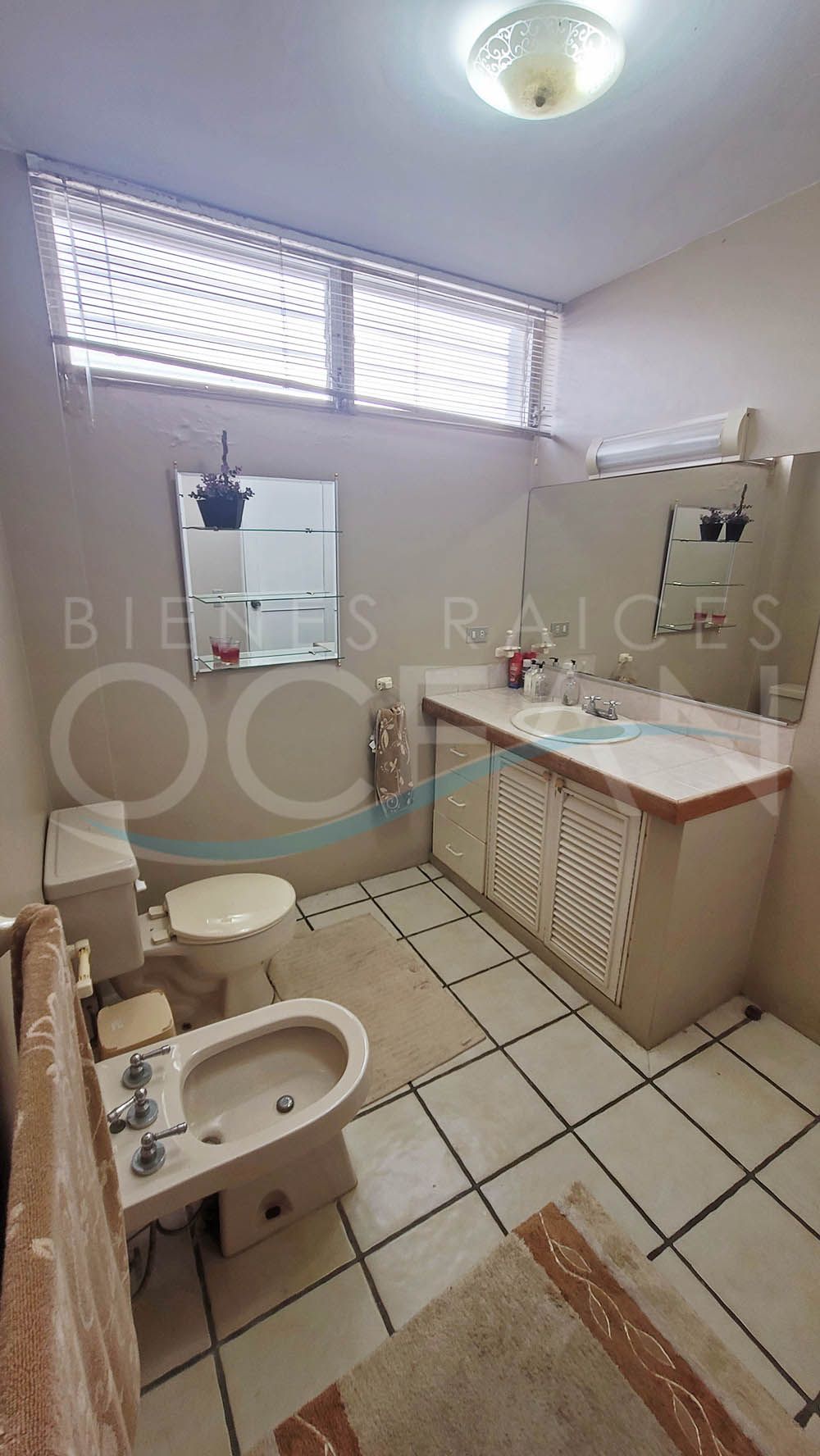 SE VENDE ESPECTACULAR CASA DE OPORTUNIDAD CON AMPLIOS ESPACIOS UBICADA EN SALINAS A POCOS PASOS DE LA PLAYA DE CHIPIPE - Imagen 19