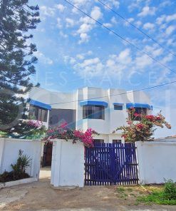 SE VENDE Y ALQUILA HERMOSA CASA DE DOS DEPARTAMENTOS ESPACIOSA FRENTE AL MAR EN PUNTA BARANDUA