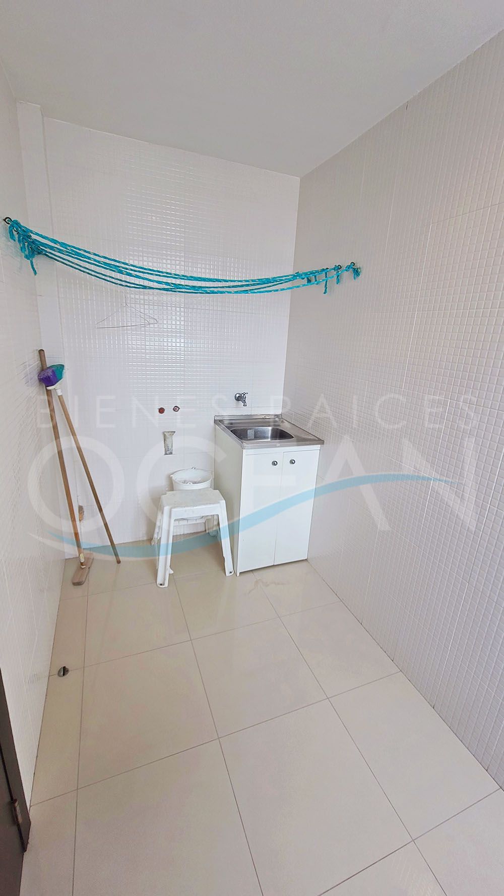 SE ALQUILA PRECIOSO DEPARTAMENTO COMPLETAMENTE EQUIPADO A POCOS PASOS DE LA PLAYA UBICADO EN SAN LORENZO - SALINAS - Imagen 22