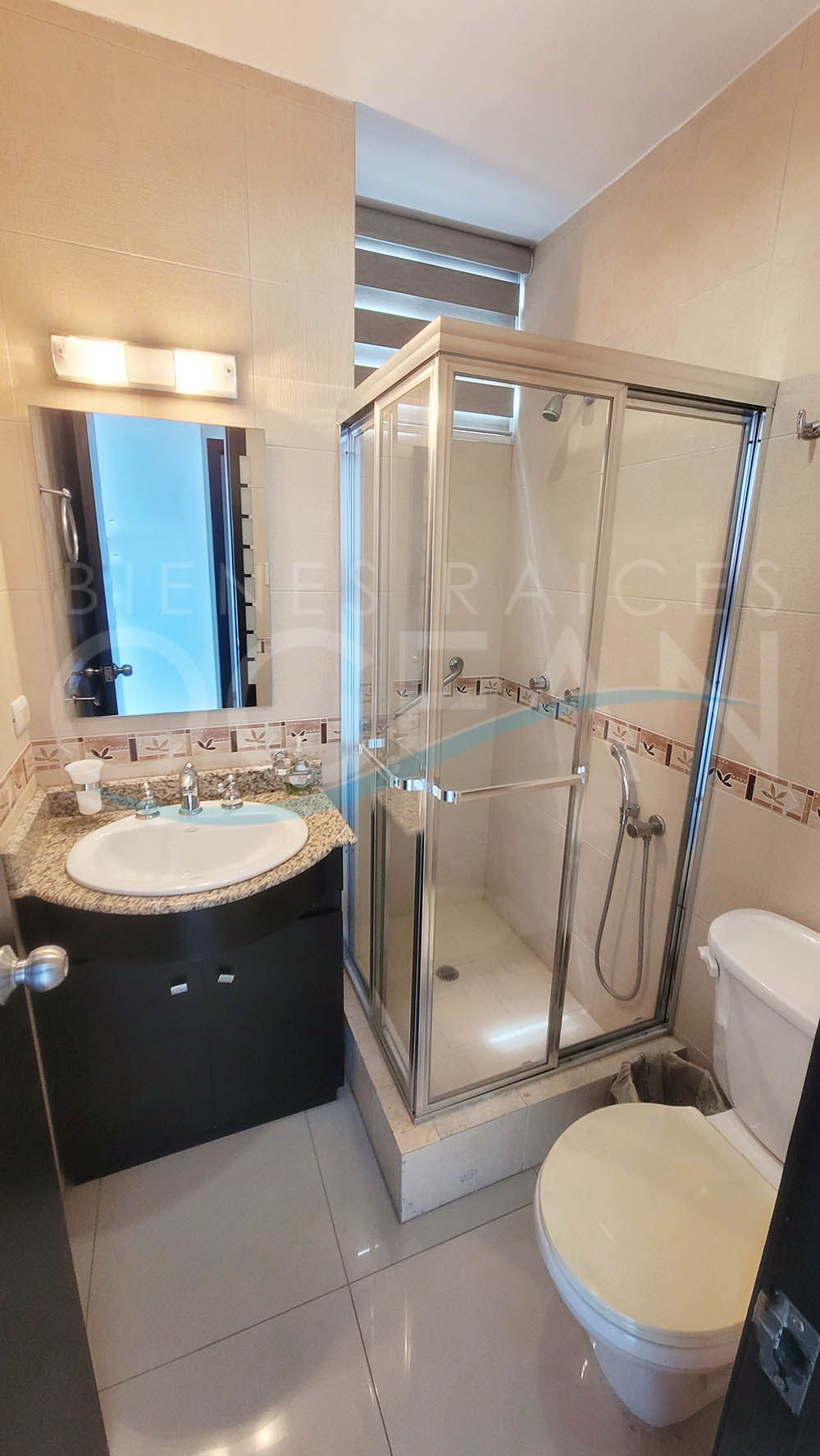 SE ALQUILA PRECIOSO DEPARTAMENTO COMPLETAMENTE EQUIPADO A POCOS PASOS DE LA PLAYA UBICADO EN SAN LORENZO - SALINAS - Imagen 17