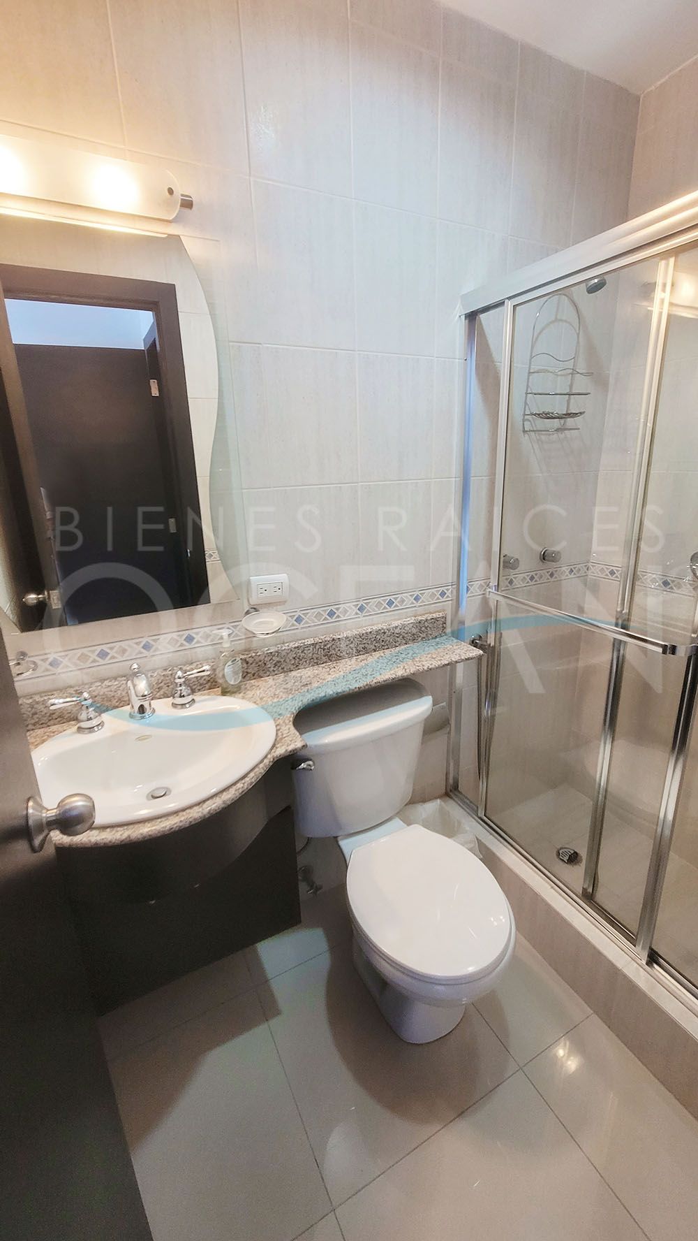 SE ALQUILA PRECIOSO DEPARTAMENTO COMPLETAMENTE EQUIPADO A POCOS PASOS DE LA PLAYA UBICADO EN SAN LORENZO - SALINAS - Imagen 19